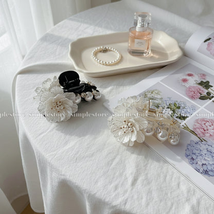 A220 - Cặp dọc Pastel Fritta flower with light cubic Pin