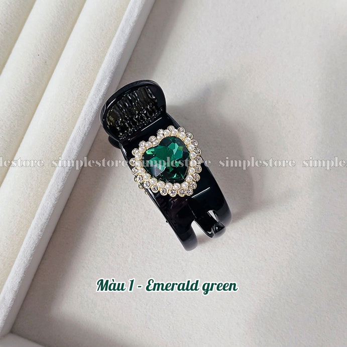 A223 - [In black] Càng cua Maysi haircaught with crystal gem heart