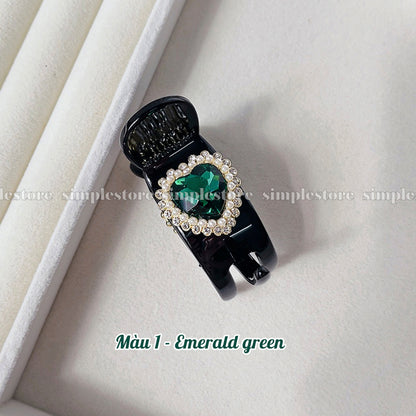 A223 - [In black] Càng cua Maysi haircaught with crystal gem heart