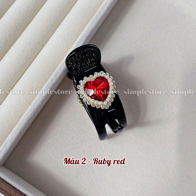 A223 - [In black] Càng cua Maysi haircaught with crystal gem heart