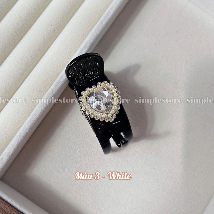 A223 - [In black] Càng cua Maysi haircaught with crystal gem heart