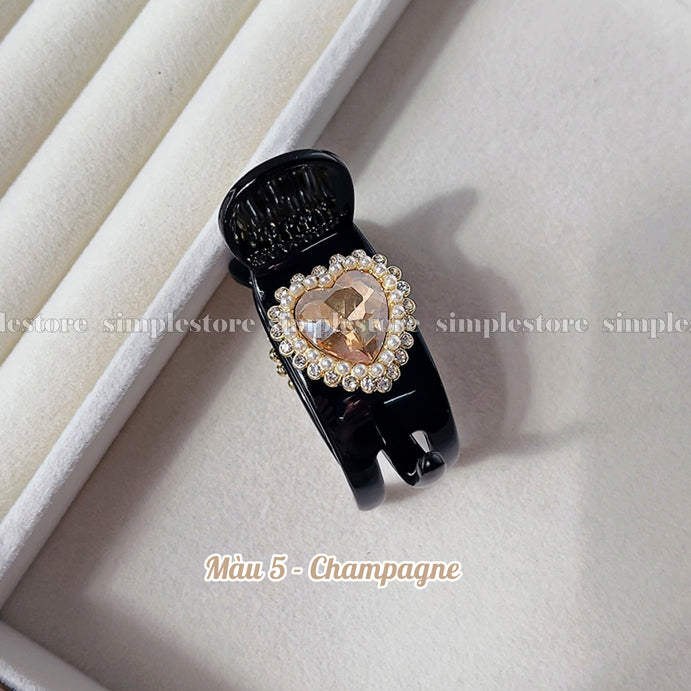 A223 - [In black] Càng cua Maysi haircaught with crystal gem heart
