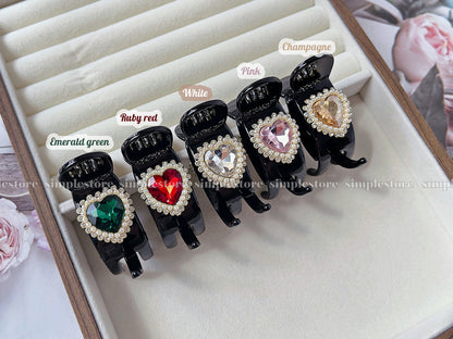 A223 - [In black] Càng cua Maysi haircaught with crystal gem heart