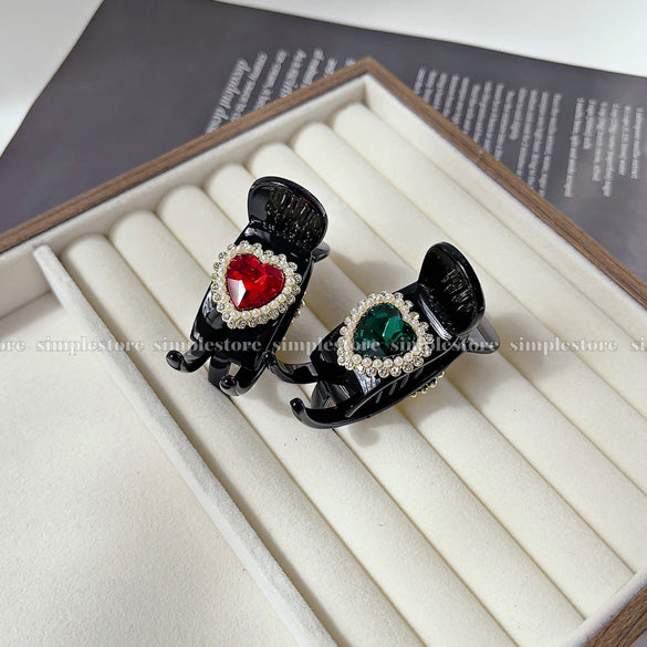 A223 - [In black] Càng cua Maysi haircaught with crystal gem heart