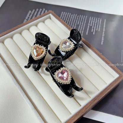 A223 - [In black] Càng cua Maysi haircaught with crystal gem heart