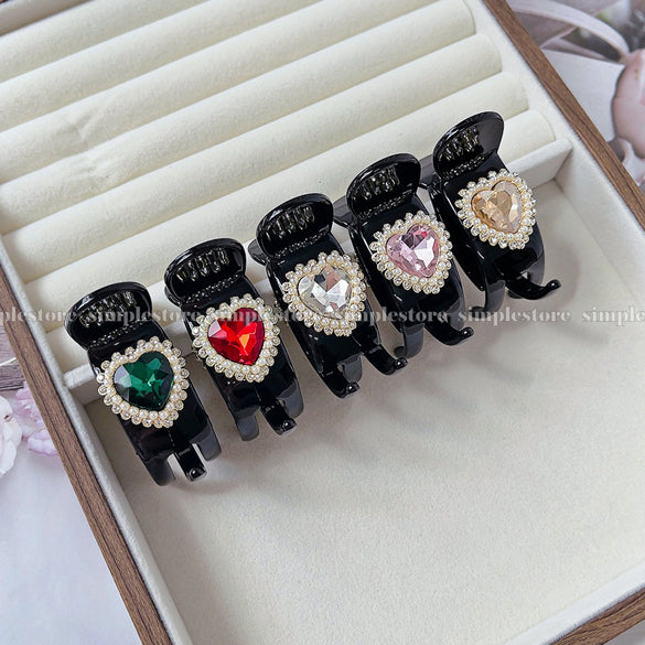A223 - [In black] Càng cua Maysi haircaught with crystal gem heart