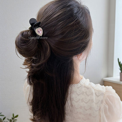 A223 - [In black] Càng cua Maysi haircaught with crystal gem heart
