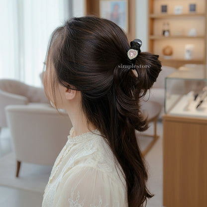 A223 - [In black] Càng cua Maysi haircaught with crystal gem heart