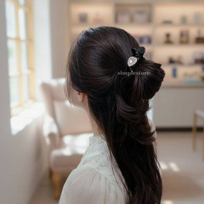 A223 - [In black] Càng cua Maysi haircaught with crystal gem heart
