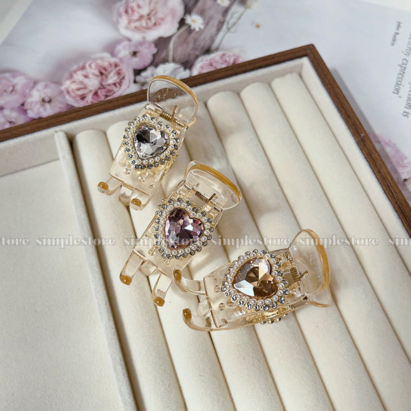 A227 - [In champagne] Càng cua Maysi haircaught with crystal gem heart