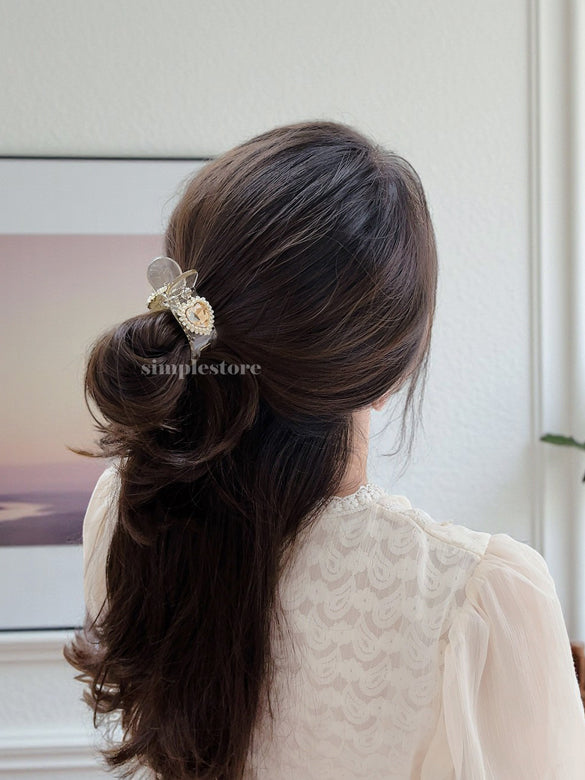 A227 - [In champagne] Càng cua Maysi haircaught with crystal gem heart
