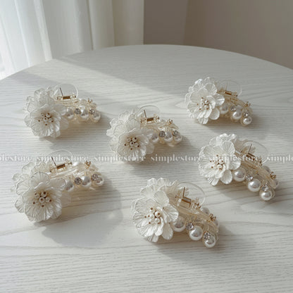 A220 - Cặp dọc Pastel Fritta flower with light cubic Pin