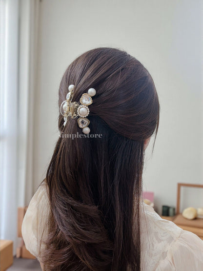 A226 - Cặp dọc Sophie heart rhinestone with shining pearl Tongs pin