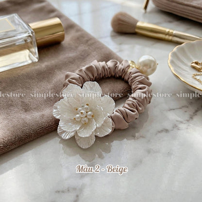A253 - Dây buộc Pearl Blossom floral scrunchies