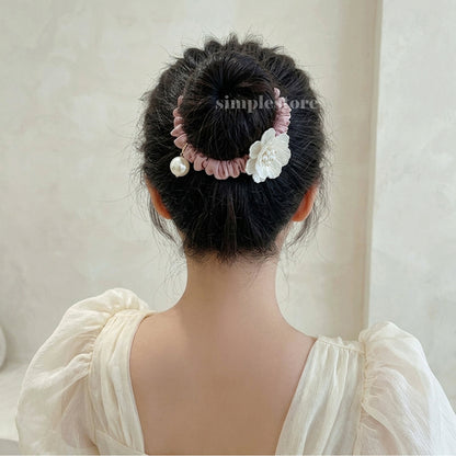 A253 - Dây buộc Pearl Blossom floral scrunchies