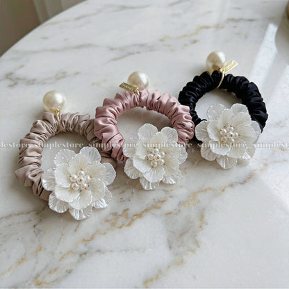A253 - Dây buộc Pearl Blossom floral scrunchies