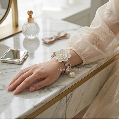A253 - Dây buộc Pearl Blossom floral scrunchies