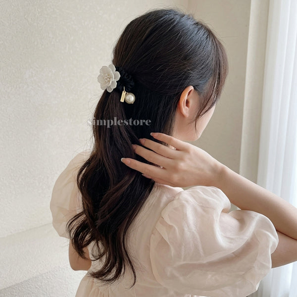 A253 - Dây buộc Pearl Blossom floral scrunchies