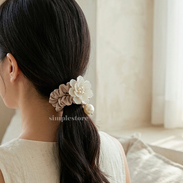 A253 - Dây buộc Pearl Blossom floral scrunchies