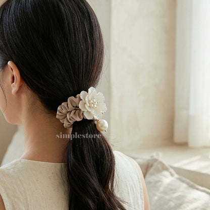 A253 - Dây buộc Pearl Blossom floral scrunchies