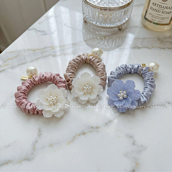 A253 - Dây buộc Pearl Blossom floral scrunchies